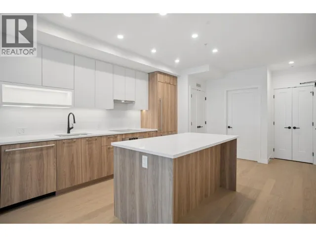 304 8398 OAK STREET, Vancouver, British Columbia V6P0L9
