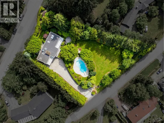 680 ST. ANDREWS ROAD, West Vancouver, British Columbia V7S1V6