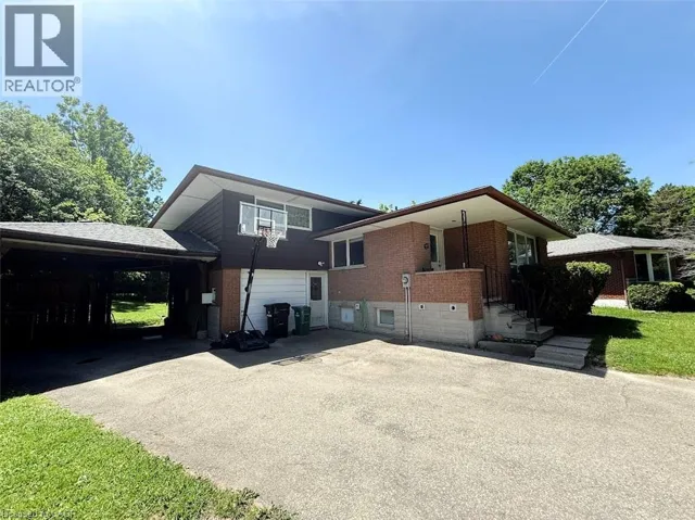 20 CARDILL Crescent, Waterloo, Ontario N2L3Y6