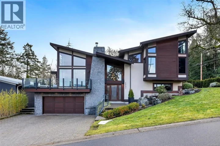 6897 McKenna Crt, Central Saanich, British Columbia V8M1J2