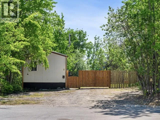 8 CACHE PLACE, Whitehorse, Yukon Y1A5E1