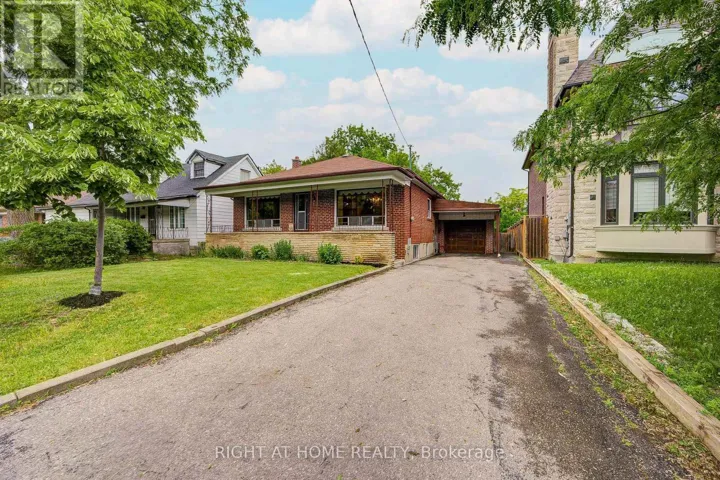 124 PATRICIA AVENUE, Toronto (Newtonbrook West), Ontario M2M1J4