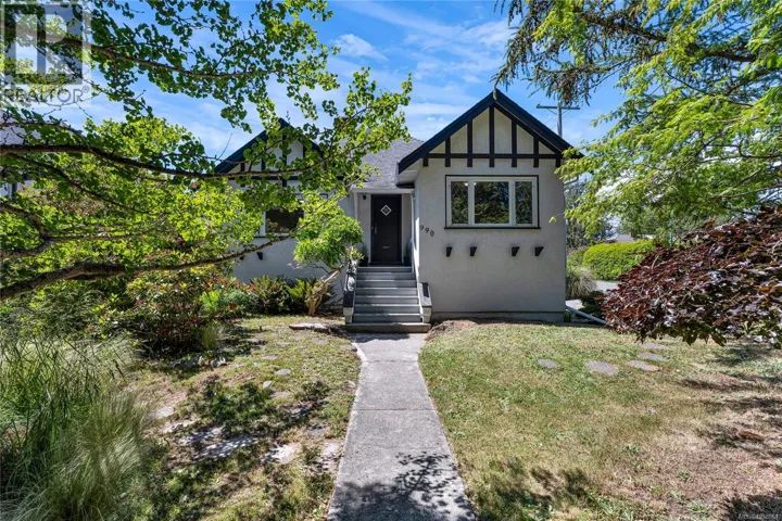 990 Hampshire Rd, Oak Bay, British Columbia V8S4S7