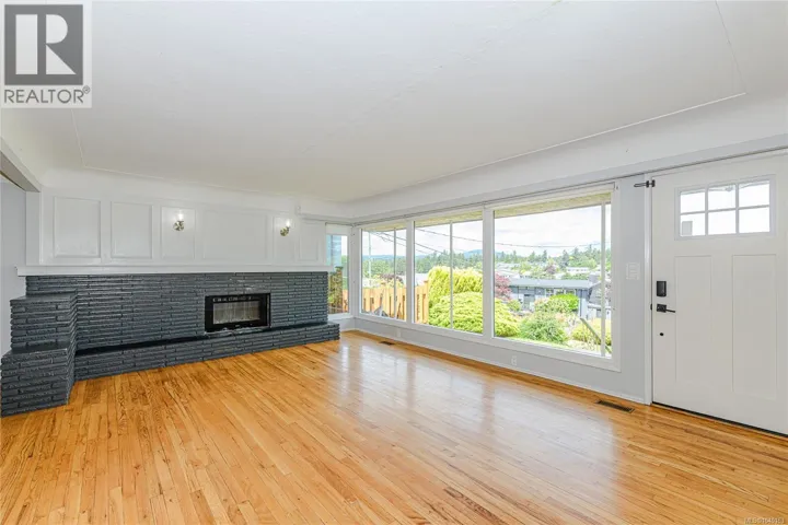 585 Baker St, Saanich, British Columbia V8Z2H6