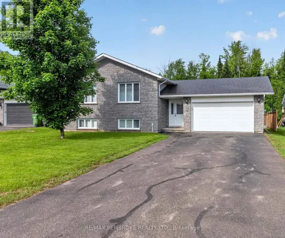 61 OAK AVENUE, Petawawa, Ontario K8H0B5