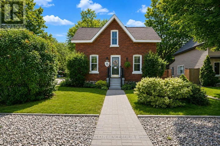 15 LEONARD AVENUE, Penetanguishene, Ontario L9M1E3