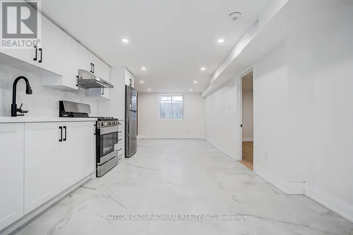 176 CHERRYWOOD DRIVE, Newmarket (Bristol-London), Ontario L3Y2X8
