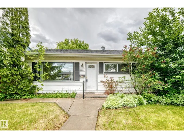 13215 132 AV NW, Edmonton, Alberta T5L3R4