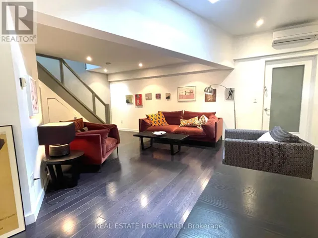 COACH - 27 LEWIS STREET, Toronto (South Riverdale), Ontario M4M2H2