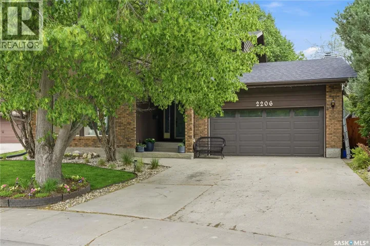 2206 Hanover CRESCENT E, Regina, Saskatchewan S4V0Z6