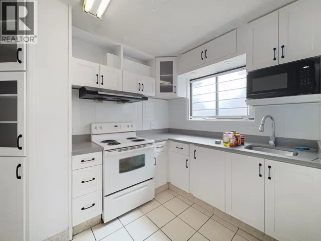 3218 E 45TH AVENUE, Burnaby, British Columbia V5R3E3