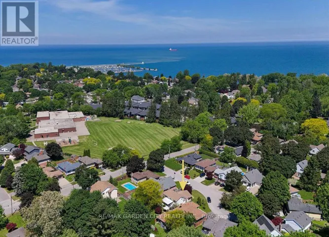 6 BARBARA PLACE, St. Catharines (Lakeshore), Ontario L2N6H8