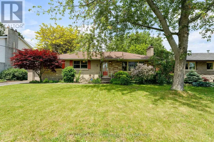 5 WATTS CRESCENT, Kingston (Central City West), Ontario K7M2P4
