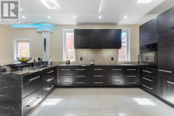 626 COLLEGE MANOR DRIVE, Newmarket (Gorham-College Manor), Ontario L3Y8M7
