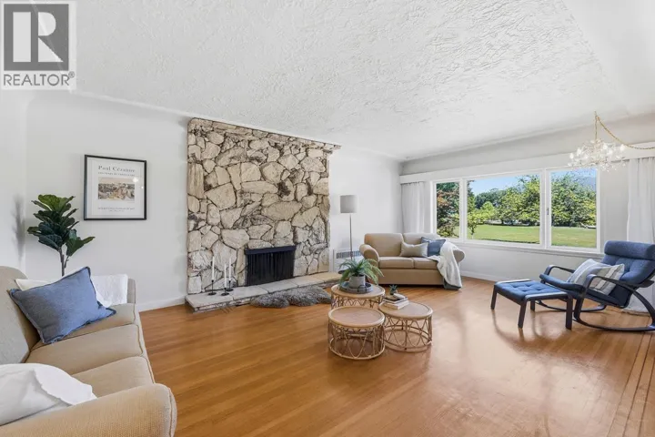2880 OXFORD STREET, Vancouver, British Columbia V5K1N6