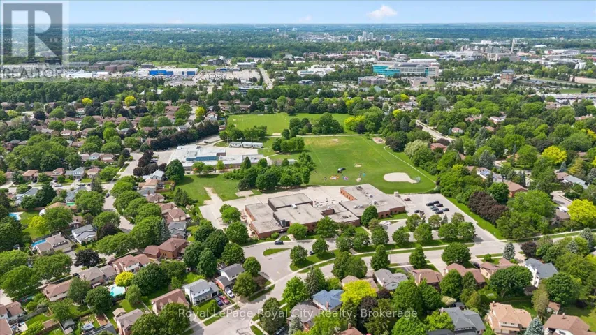 18 MCELDERRY ROAD, Guelph (Kortright West), Ontario N1G4K3