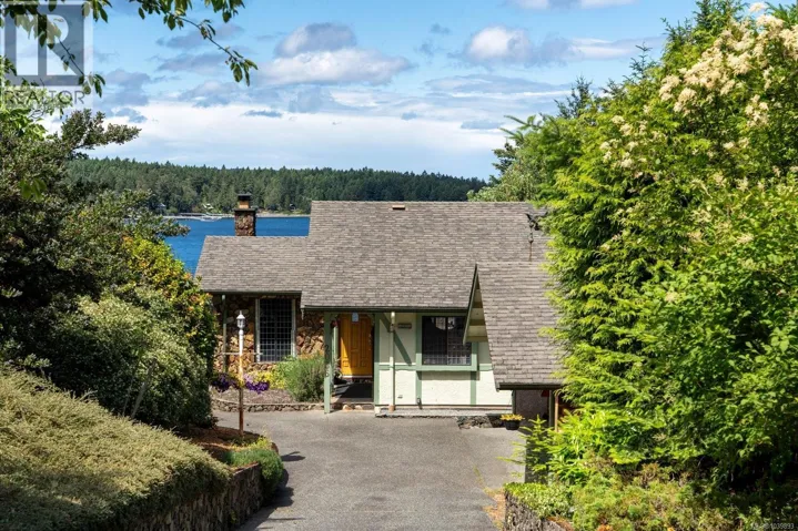 2036 Neptune Rd, North Saanich, British Columbia V8L5J5