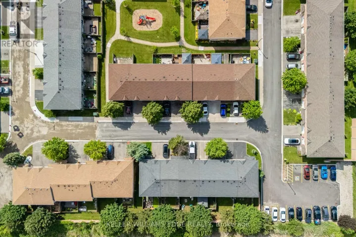35 - 39 PINEWOODS DRIVE, Hamilton (Stoney Creek Mountain), Ontario L8J3Z4