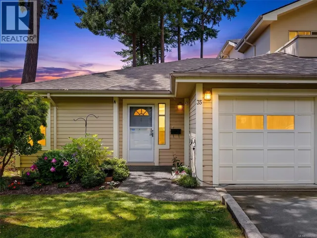 35 909 Admirals Rd, Esquimalt, British Columbia V9A2P1