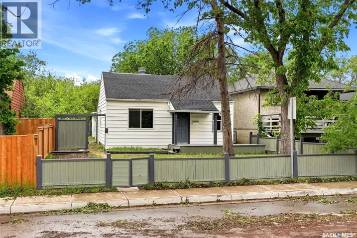 922 Athol STREET, Regina, Saskatchewan S4T3B7