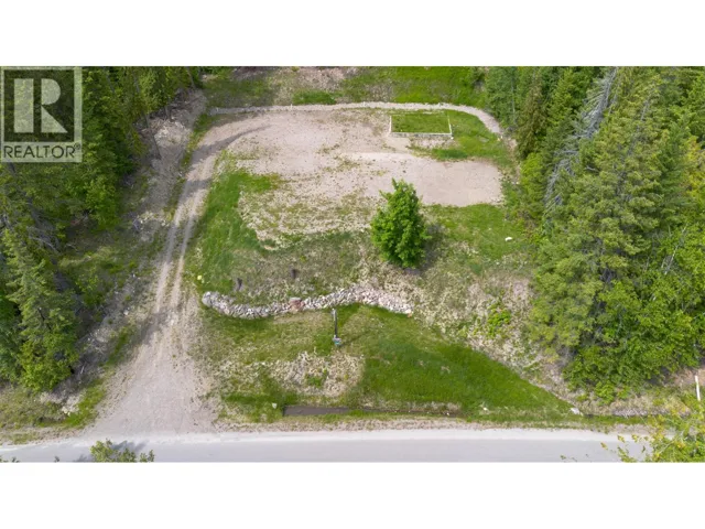 7503 Estate Drive, Anglemont, British Columbia V0E1M8