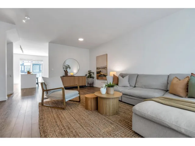 103 15268 28 AVENUE, Surrey, British Columbia V4P0E8