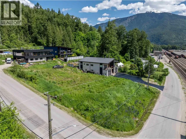98 Track Street, Revelstoke, British Columbia V0E2S0