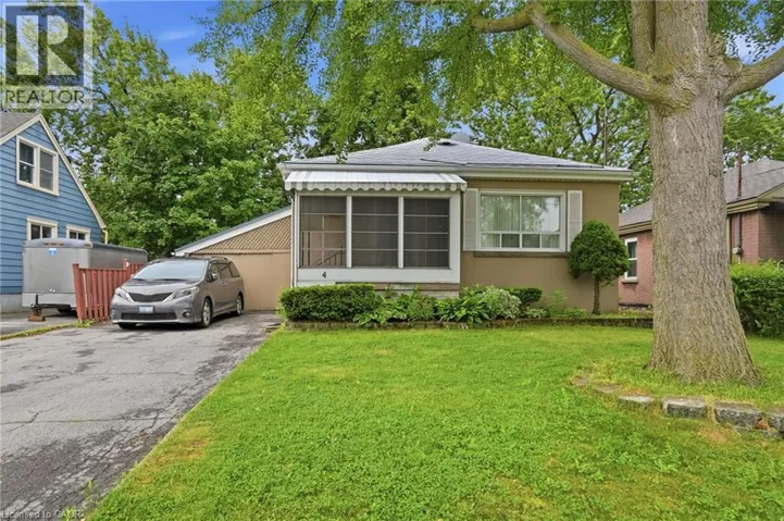 4 DUNCOMBE Drive, Hamilton, Ontario L9A2E8