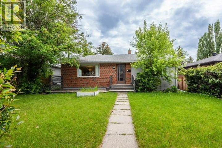 3136 46 Street SW, Calgary, Alberta T3E3W8