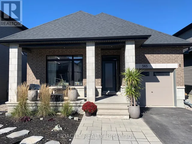 565 BOBOLINK RIDGE, Ottawa, Ontario K2S2P4