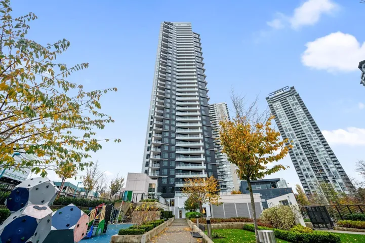 3506 9887 WHALLEY BOULEVARD, Surrey, British Columbia V3T0P4
