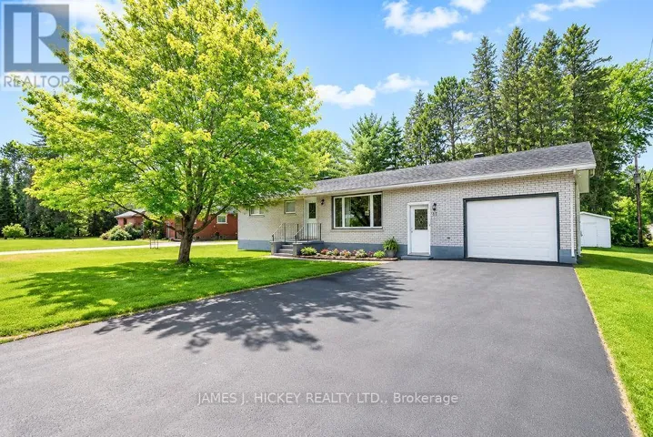 23 THOMAS STREET, Deep River, Ontario K0J1P0