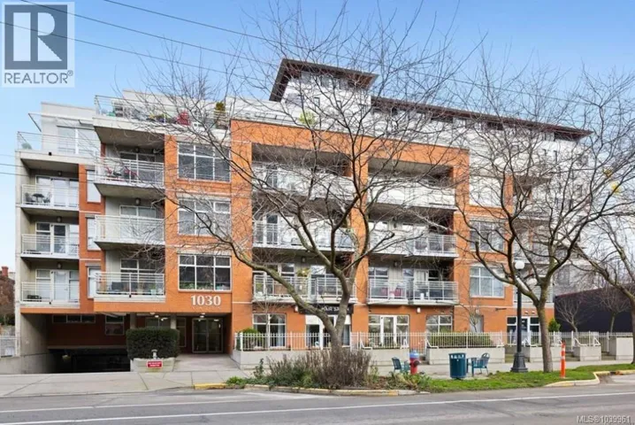 207 1030 Yates St, Victoria, British Columbia V8V5A7