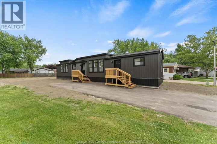 14 DANA, Essex, Ontario N8M1Y9