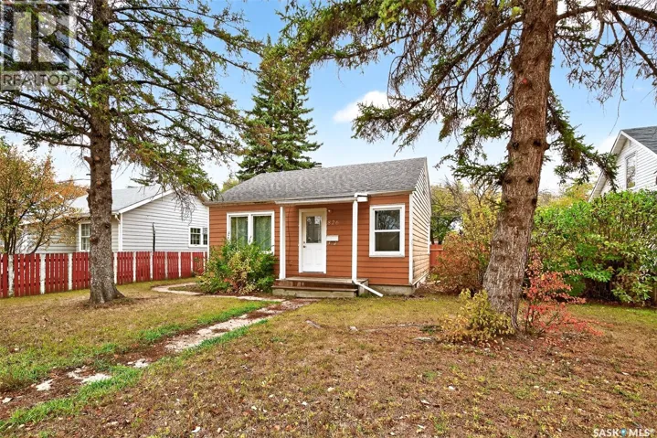 826 Athabasca STREET E, Moose Jaw, Saskatchewan S6H0M7