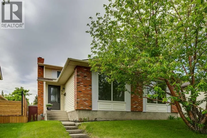 51 Woodbrook Green SW, Calgary, Alberta T2W4P6