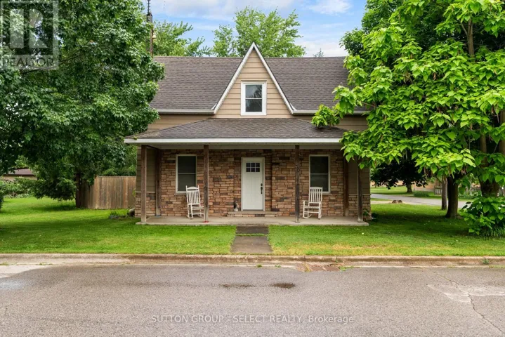 30 ARGYLE STREET, Lambton Shores (Forest), Ontario N0N1J0