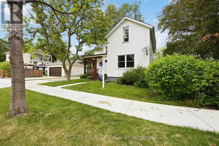 112 ESSEX STREET, Sarnia, Ontario N7T4R7