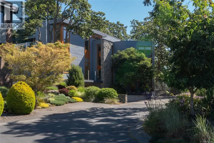 435 Chadwick Pl, Victoria, British Columbia V8S1H4