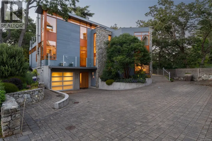 435 Chadwick Pl, Victoria, British Columbia V8S1H4