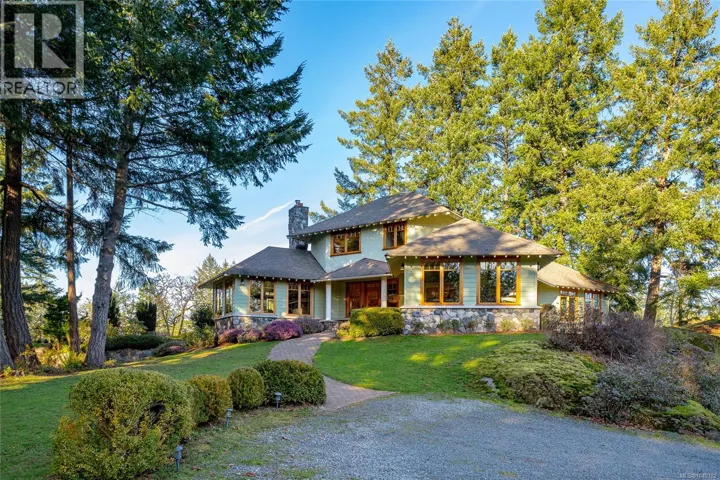 240 Viaduct Ave W, Saanich, British Columbia V9E2B6