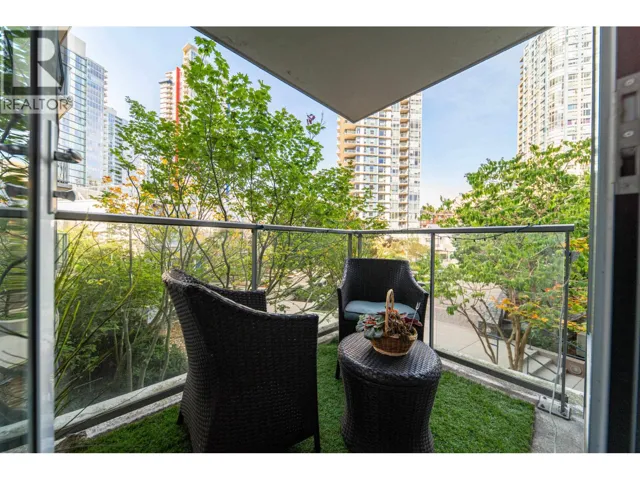 301 689 ABBOTT STREET, Vancouver, British Columbia V6B0J2