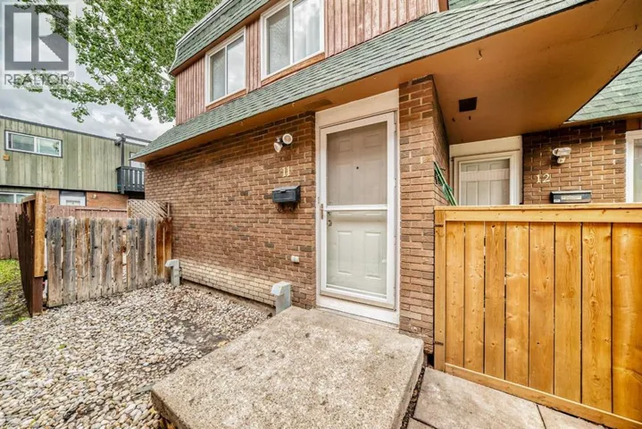 11, 11240 6 Street SW, Calgary, Alberta T2W1V9