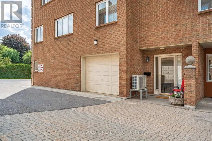 206 STRATAS COURT, Ottawa, Ontario K2L3K5
