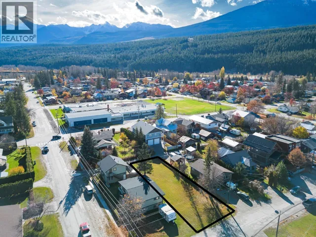 618 8TH S Street, Golden, British Columbia V0A1H0