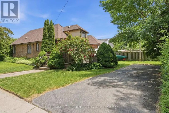 1642 KING STREET E, Hamilton (Delta), Ontario L8K1T9