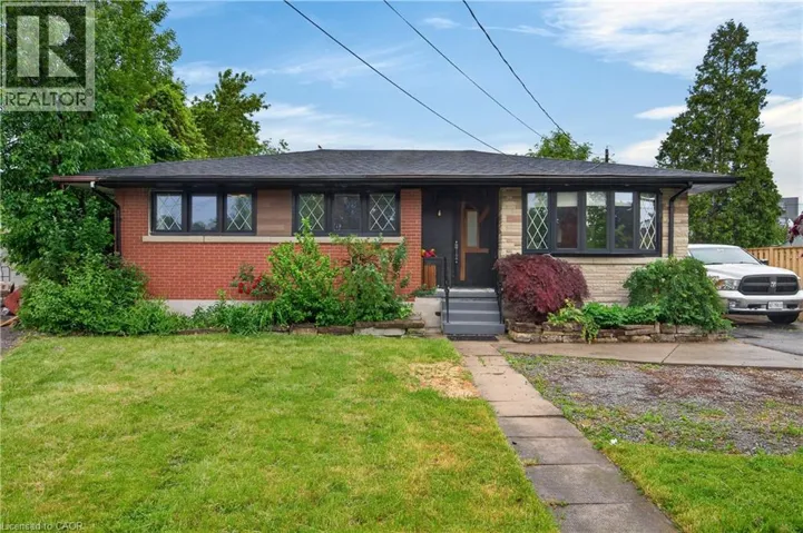 33 KENWOOD Crescent, Hamilton, Ontario L8T1W3