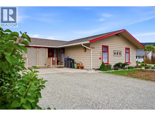 2102 CLAPPERTON Avenue, Merritt, British Columbia V1K1B8
