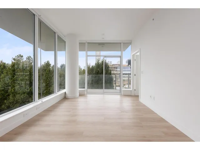 2706 9675 KING GEORGE BOULEVARD, Surrey, British Columbia V3T2V3