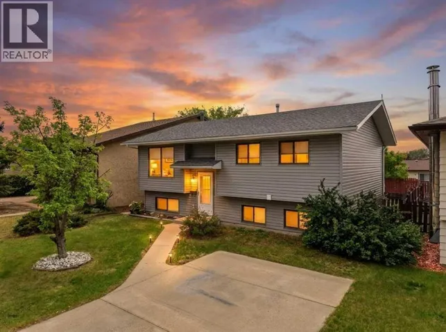 102 Denovan Crescent, Red Deer, Alberta T4R1W2
